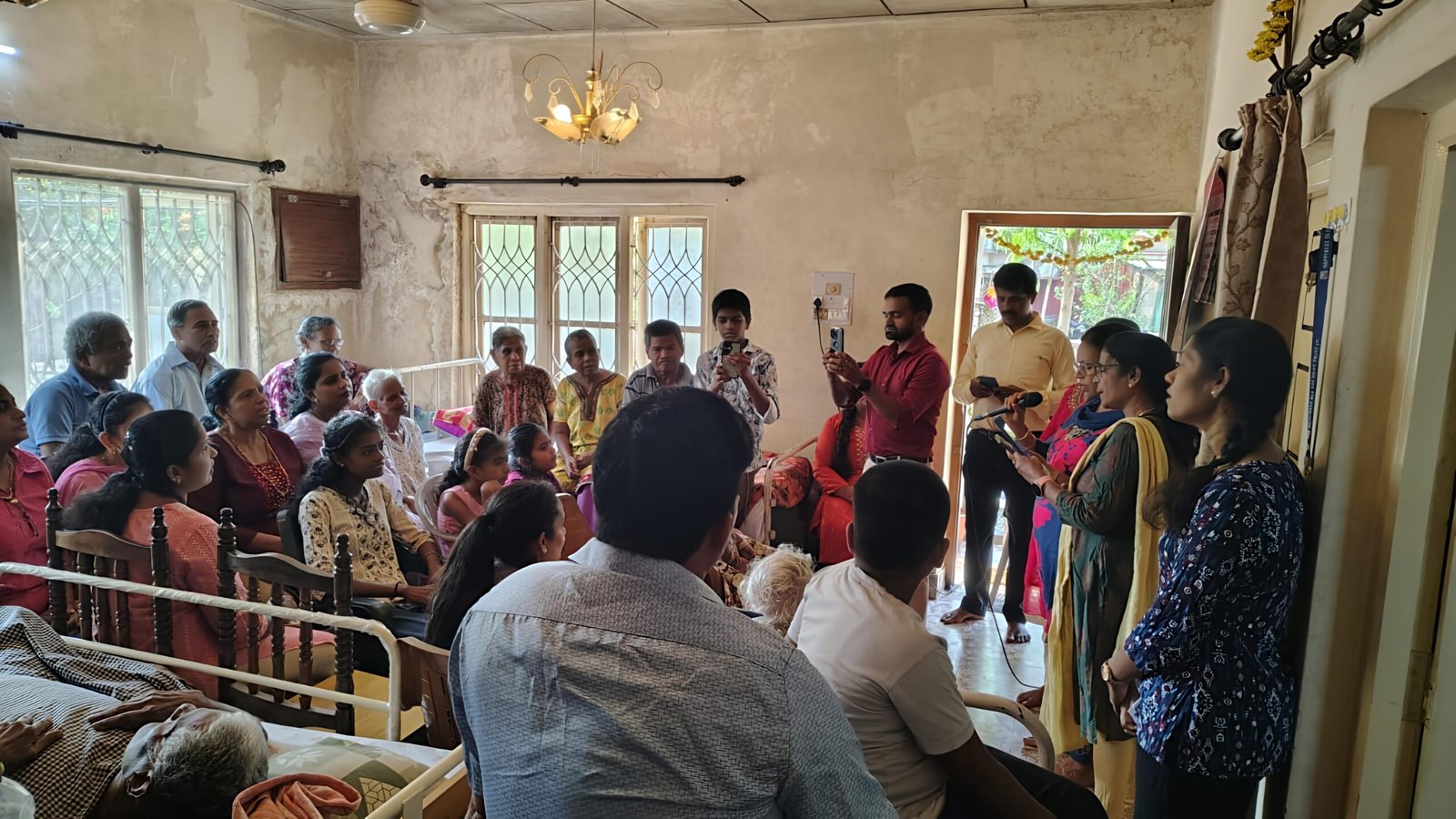 Old Age Home Visit – Catholic sabha